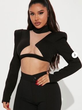 Cropped black top M